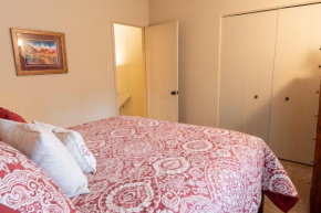 Grisham's View Condo: Central Condo with a Golf Course View!
